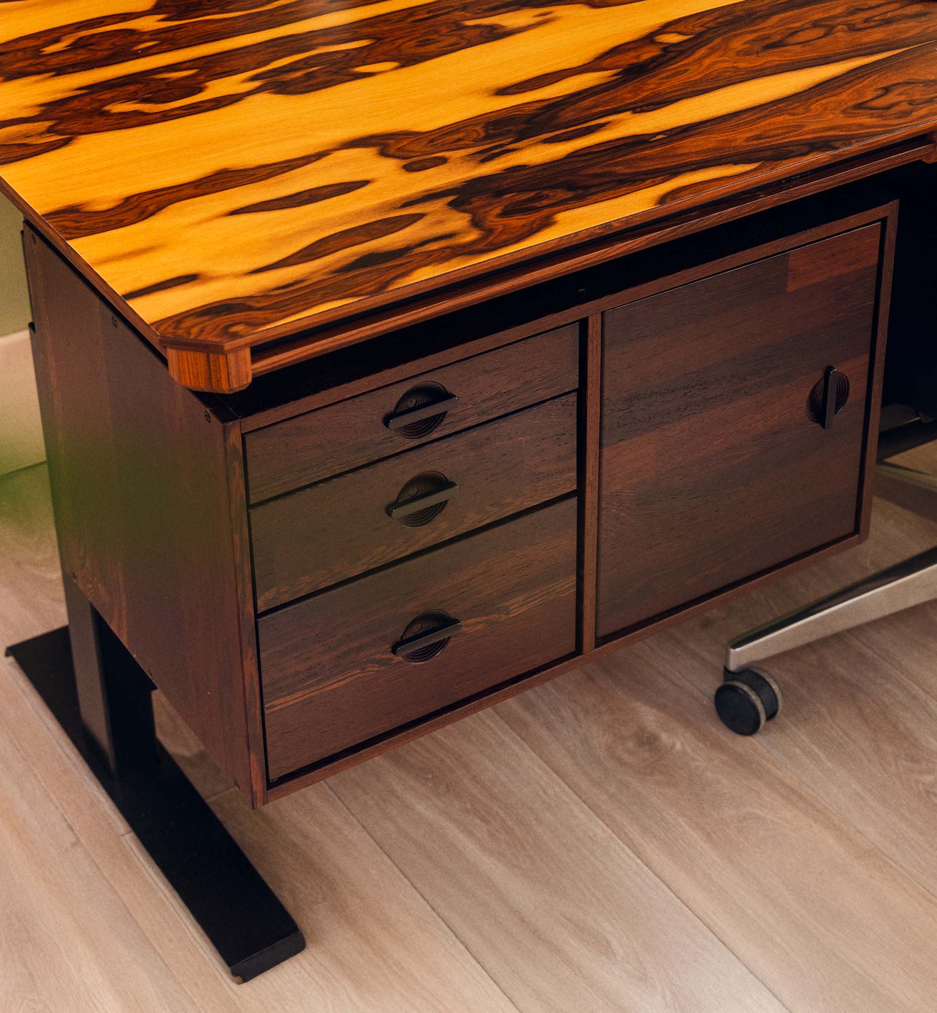 Sapwood Flitch Sit-Stand Desk