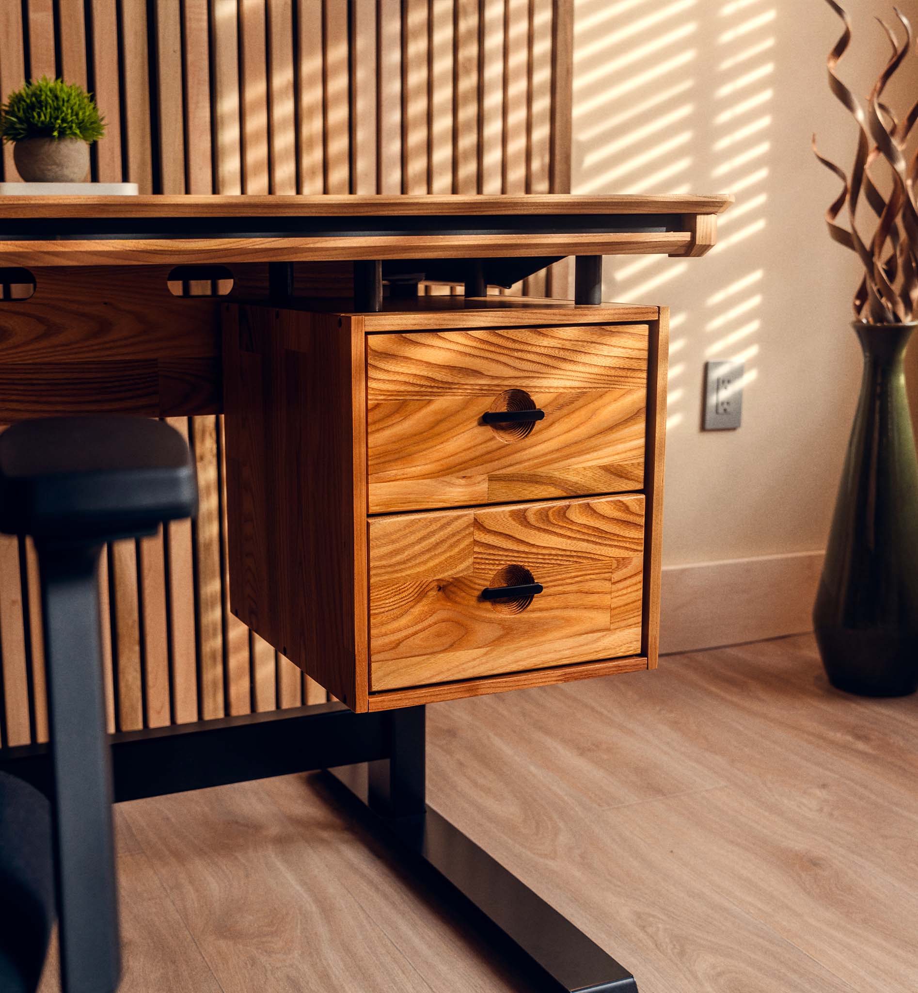 Filigree Sit-Stand Desk