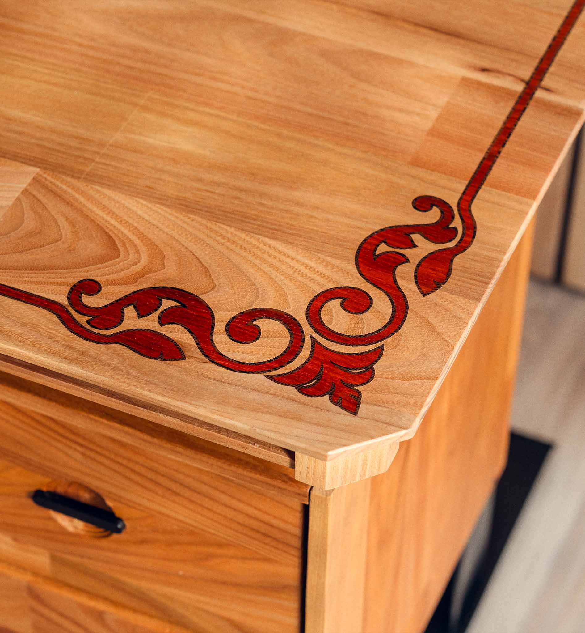 Filigree Sit-Stand Desk