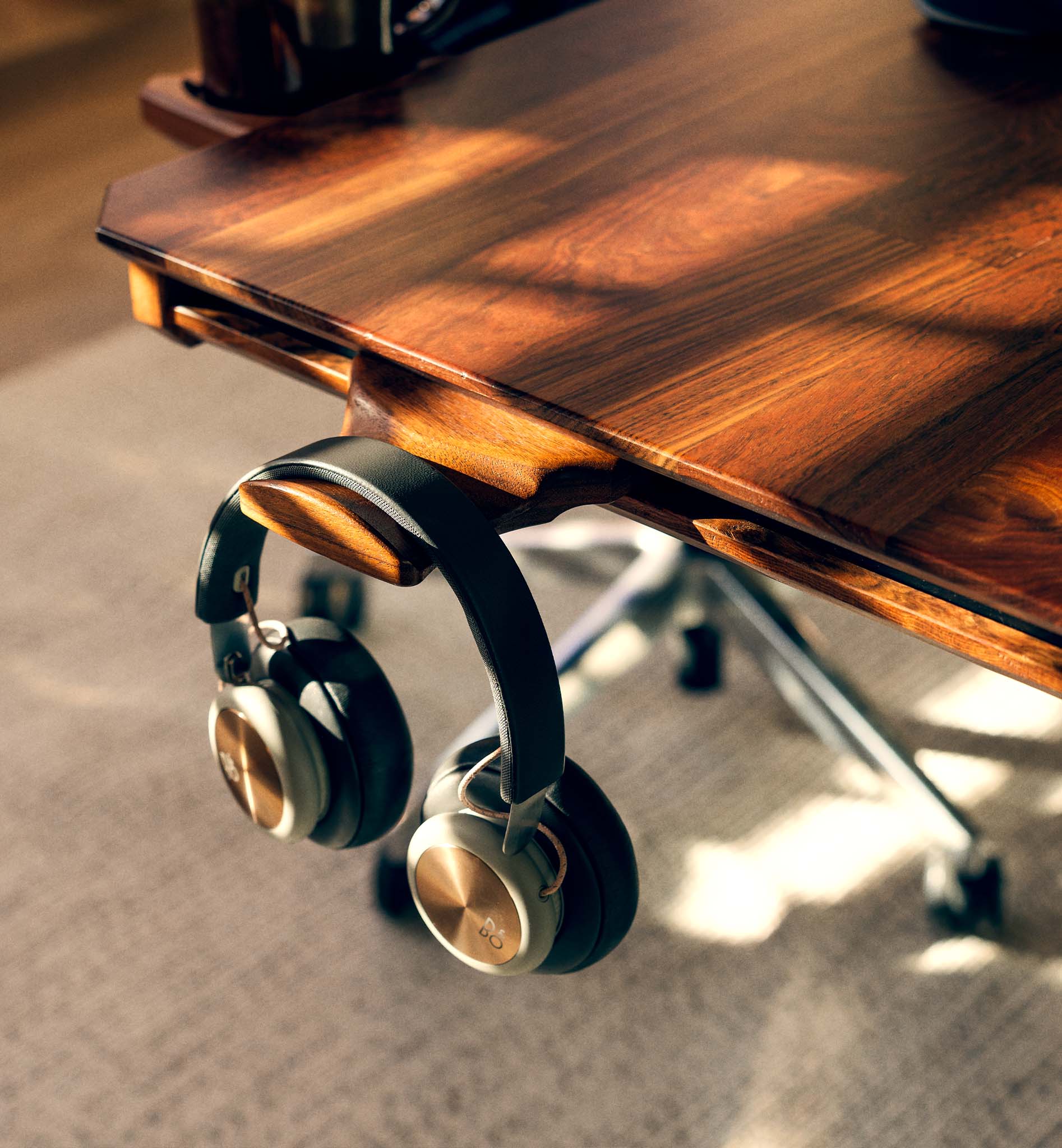 Caribbean Rose Sit-Stand Desk