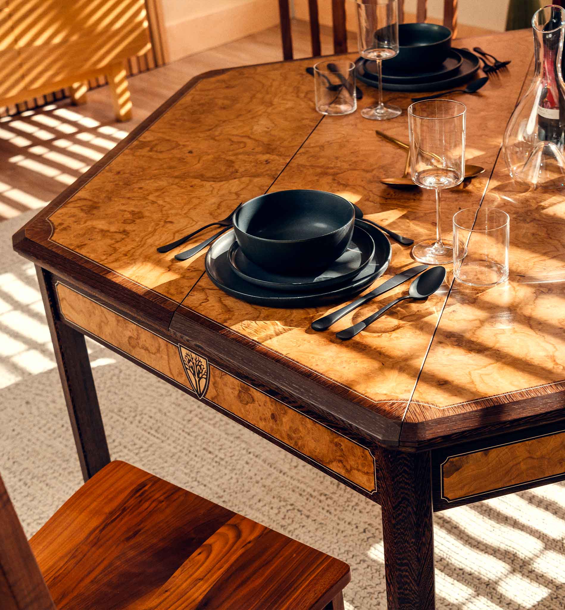 custom-shop-modular-gaming-table-hex-wenge-oak-burl-mobile-02
