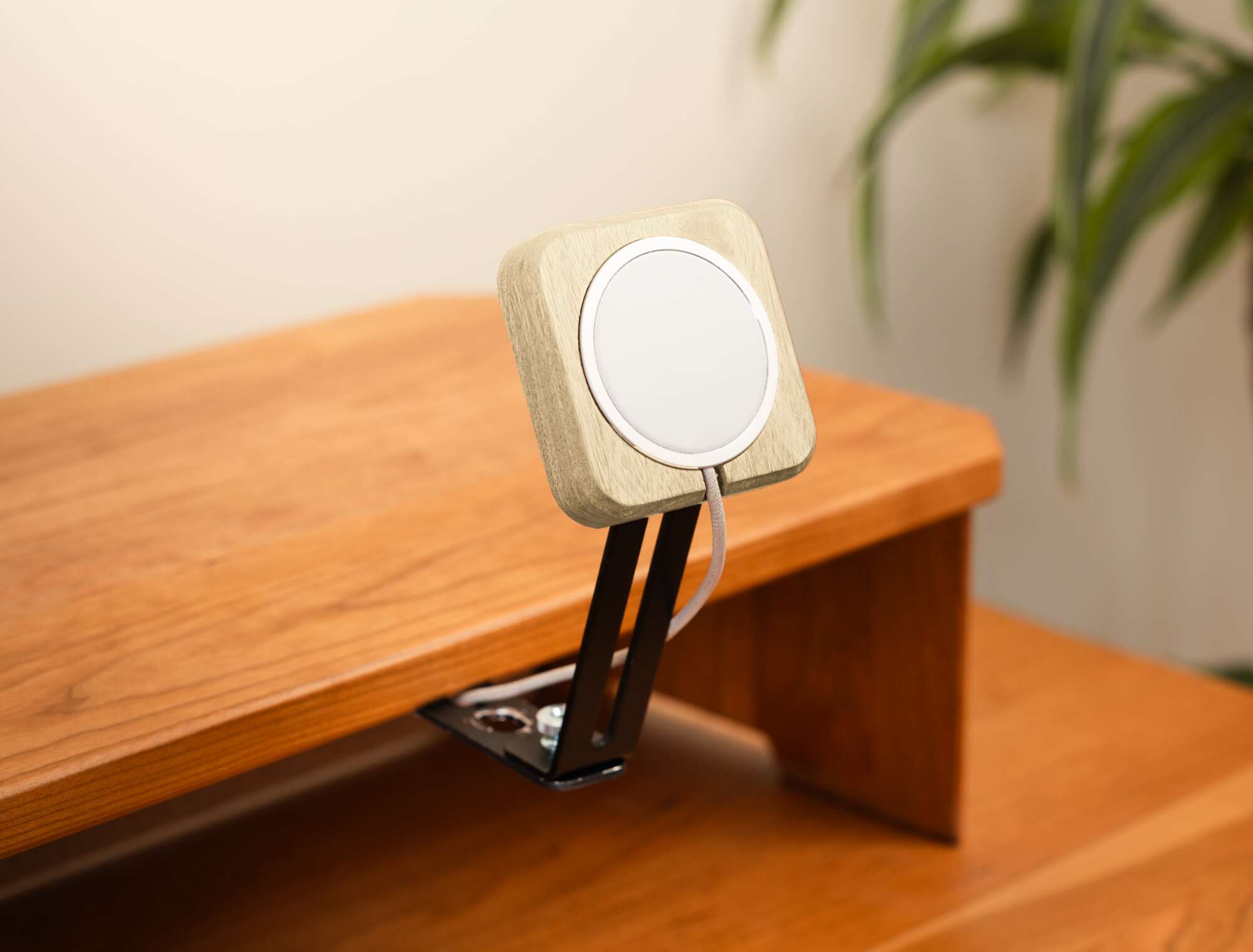 Mag Safe Charger Holder_Maple